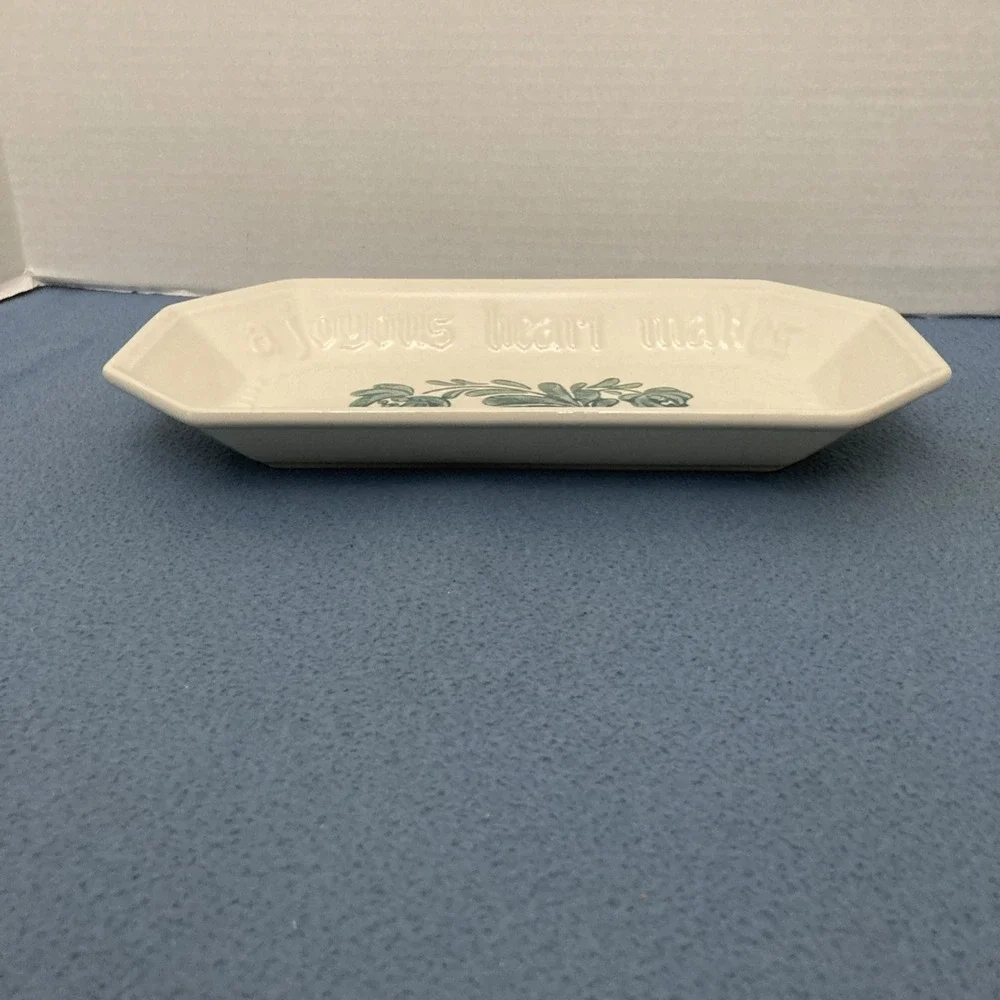 Pfaltzgraff Yorktowne Bread Tray 